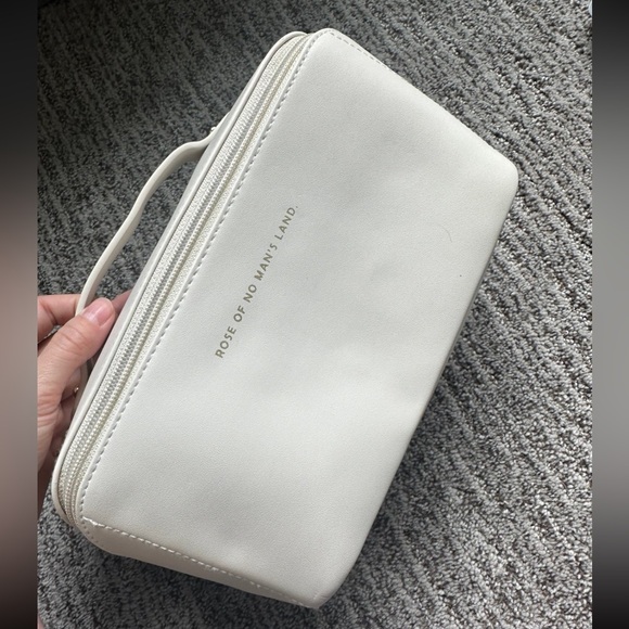 Makeup bag & refill bottles - Picture 2 of 8